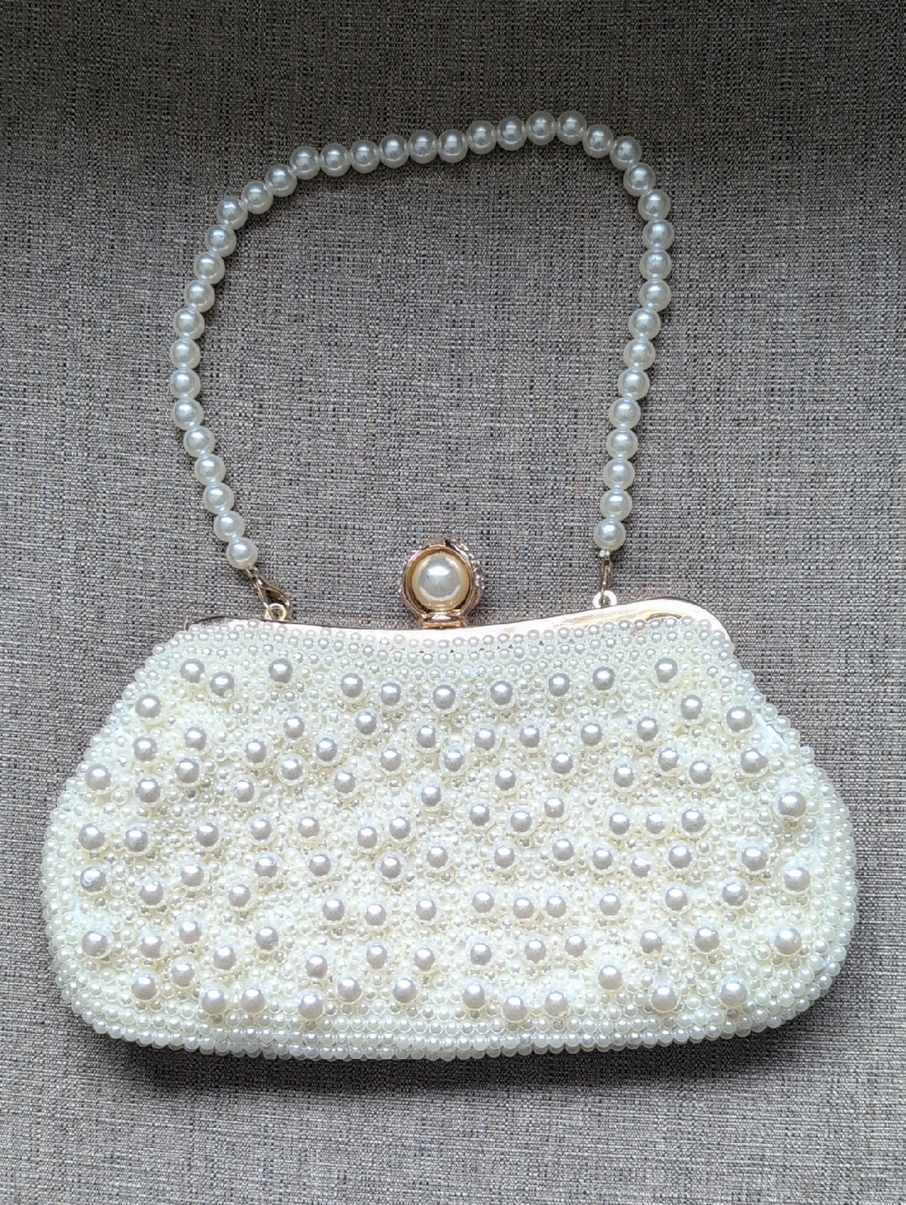 NEW without Tag Elegant Pearl-Embellished White Evening Clutch